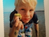 Niclas mit Krabbe
